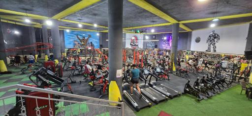 عکس باشگاه بدنسازی فیت لند