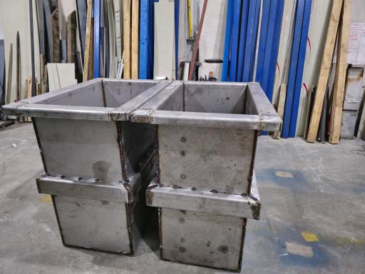 عکس گروه صنعتی عایق فلز