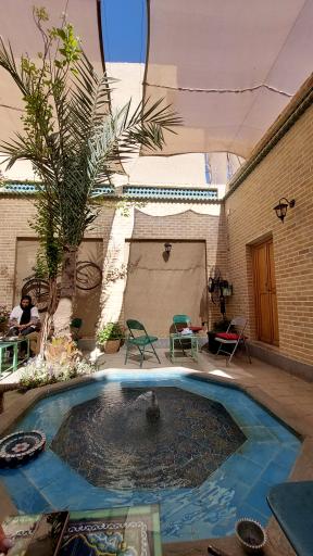 عکس کافه رستوران و باغ خلفا