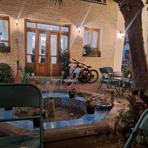 عکس کافه رستوران و باغ خلفا