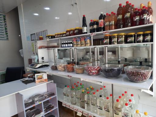 عکس عرقیات‌ و‌ ترشیجات گل‌سرخ