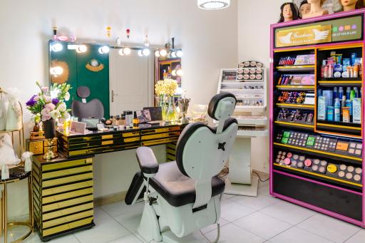 عکس آموزشگاه و سالن زیبایی رویای خاص