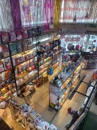 اسباب بازی و لوازم التحریر گل سرخ