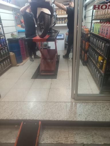 عکس فروشگاه موتورسیکلت جلیل نقاد