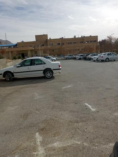 عکس پارکینگ بیمارستان سیدالشهدا 