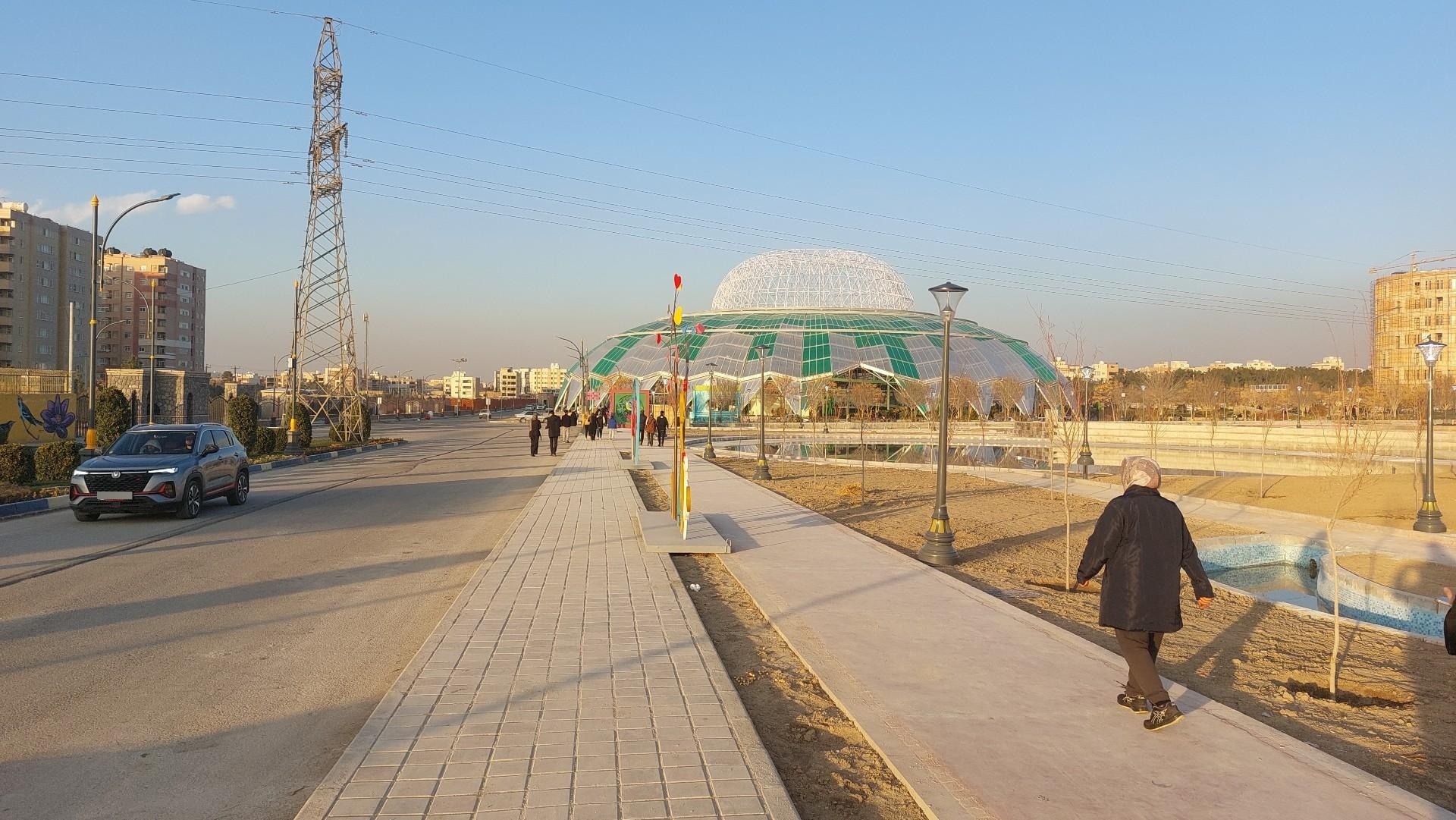 عکس باغ ارغوان