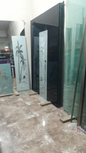 عکس کارگاه شیشه بری فرج پور 