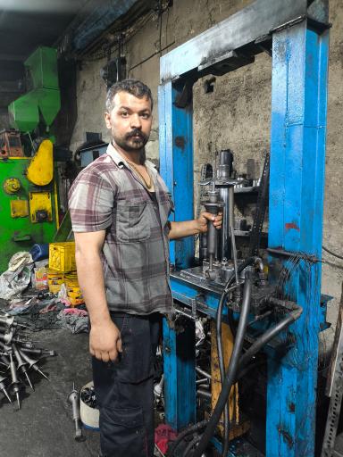 عکس مرکز تخصصی تعمیر کمک فنر مستر کمک