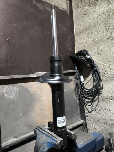 عکس مرکز تخصصی تعمیر کمک فنر مستر کمک