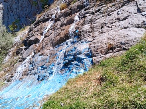 عکس غار و آبشار مصنوعی 