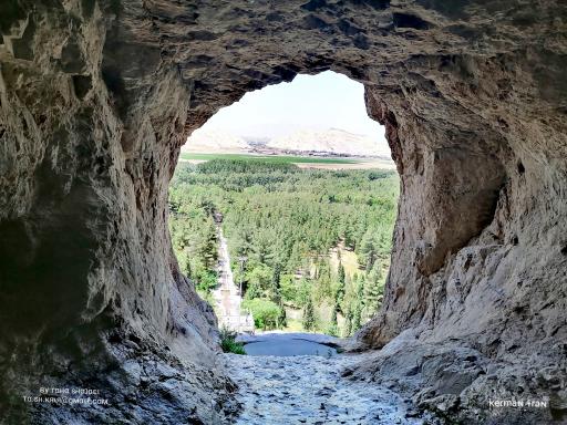 غار و آبشار مصنوعی