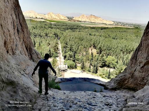 عکس غار و آبشار مصنوعی 