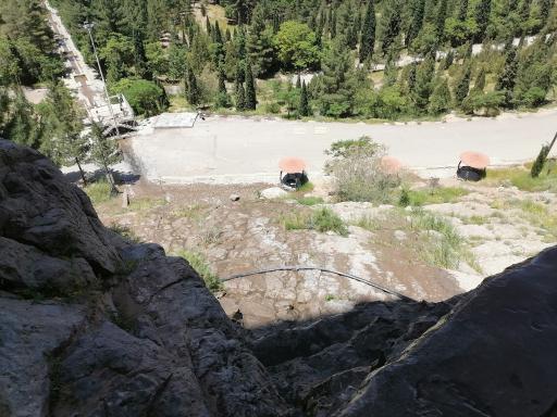 عکس غار و آبشار مصنوعی 