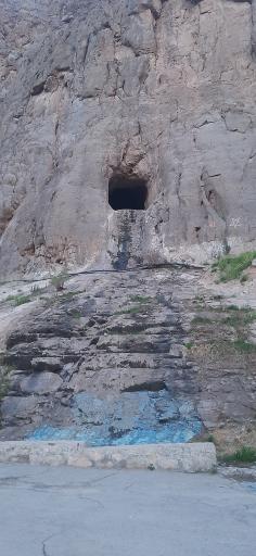 عکس غار و آبشار مصنوعی 