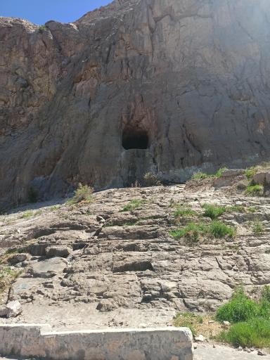 عکس غار و آبشار مصنوعی 