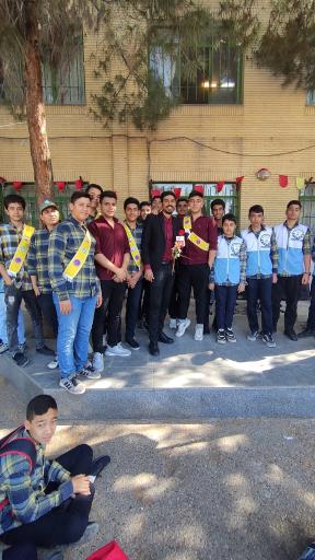 عکس دبیرستان پسرانه شهدای صنف گلدوزان