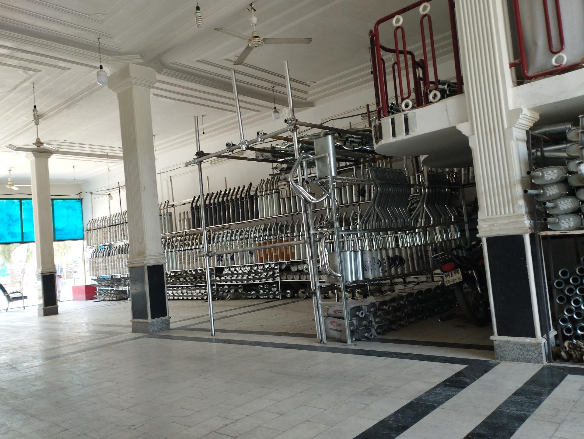 عکس فروشگاه جهان اگزوز