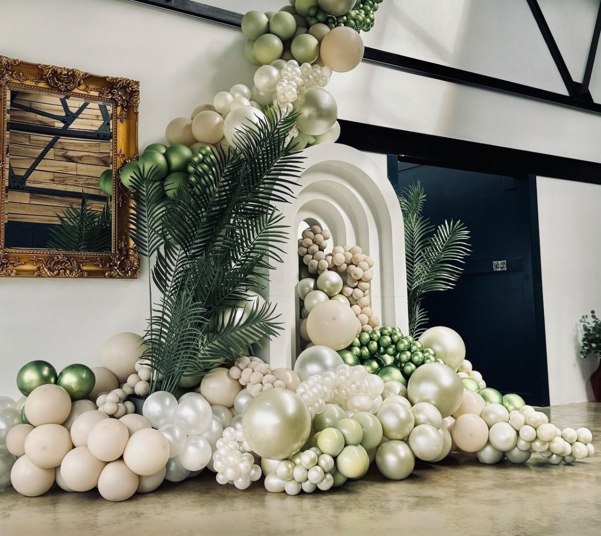 عکس دلفينا بالون