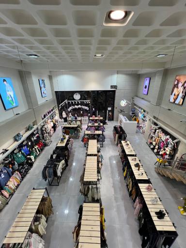 عکس فروشگاه پوشاک بچگانه پرنس و پرنسس