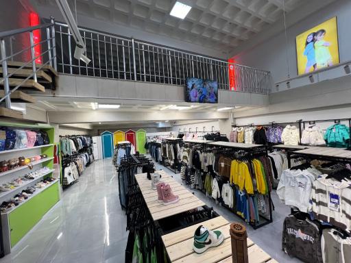 عکس فروشگاه پوشاک بچگانه پرنس و پرنسس