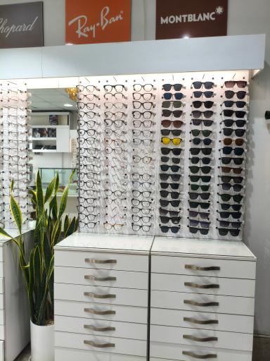 عکس مرکز بینایی سنجی و عینک چشمگیر