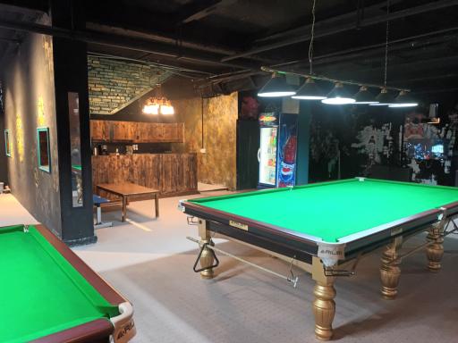 عکس سالن باشگاه بیلیارد بهسان