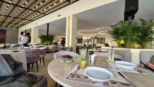 عکس کافه رستوران میناک