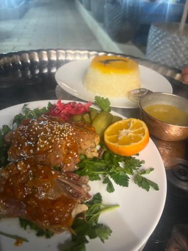 عکس باغ رستوران هرای