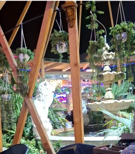 عکس باغ رستوران هرای