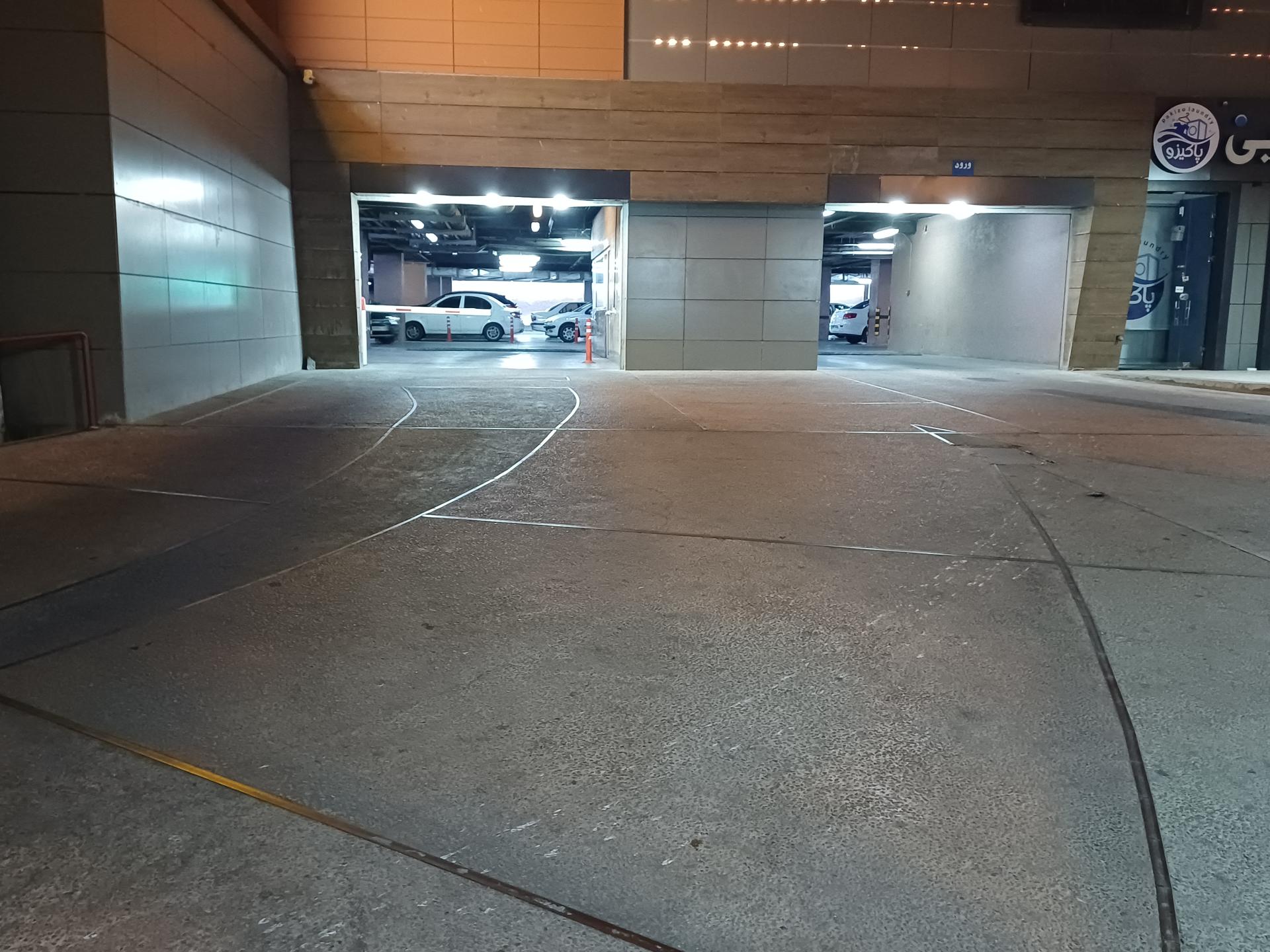عکس پارکینگ هایپر می
