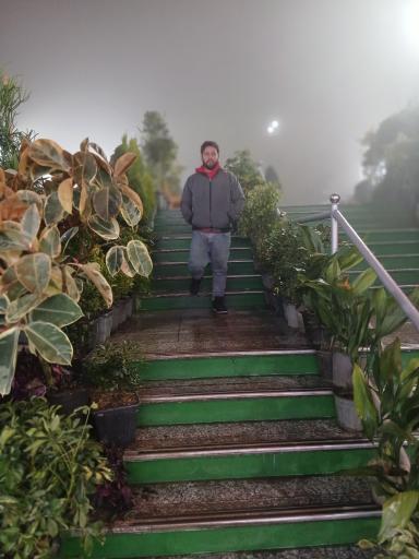 عکس گلفروش شهروند بهرود ذوالقدر