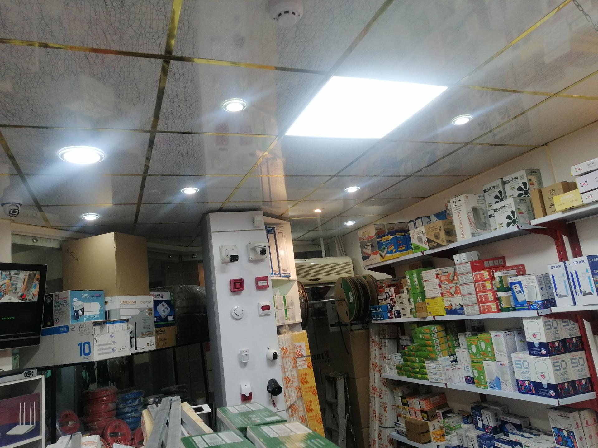 عکس فروشگاه شهر اَمن