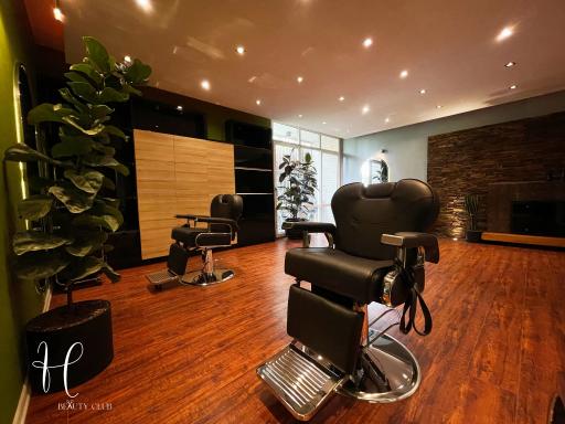 آرایشگاه و مرکز ماساژ اچ