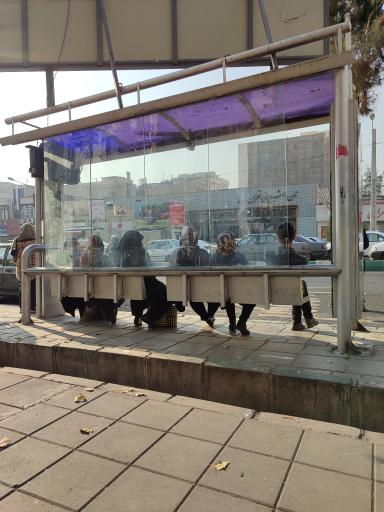 عکس ایستگاه اتوبوس مترو سرسبز