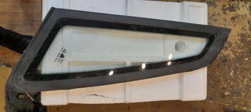 عکس شیشه اتومبیل امیدوار