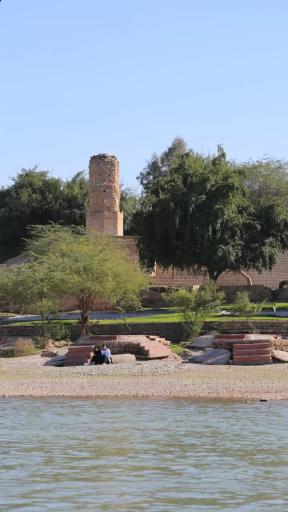 عکس عمارت و برج کلاه فرنگی