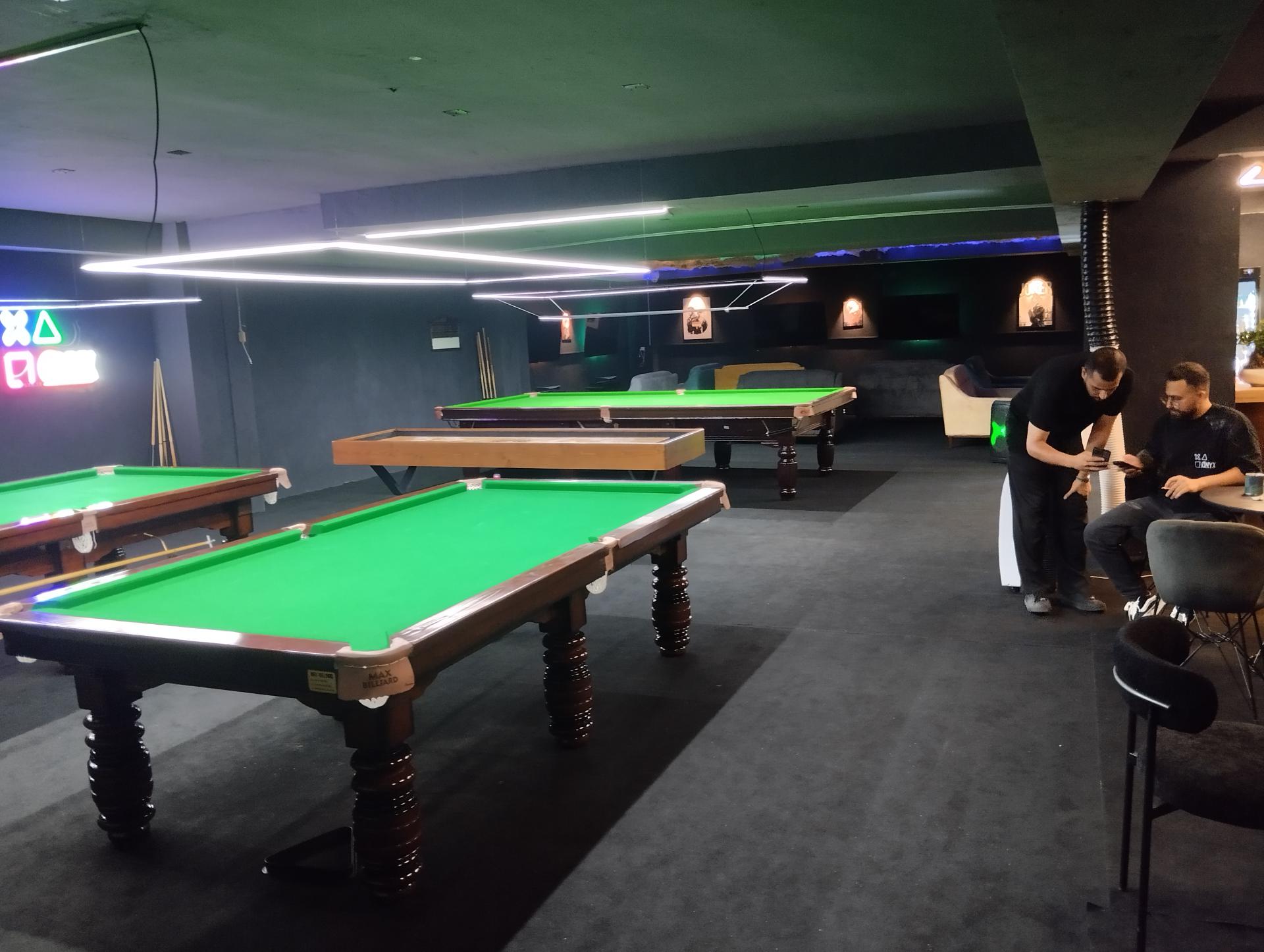 عکس کافه گیم اونیکس