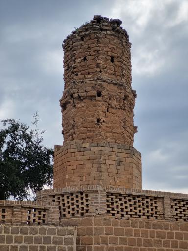 عکس عمارت و برج کلاه فرنگی