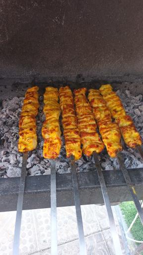 عکس غذا سرای نصف جهان