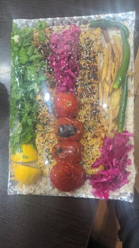 عکس غذا سرای نصف جهان