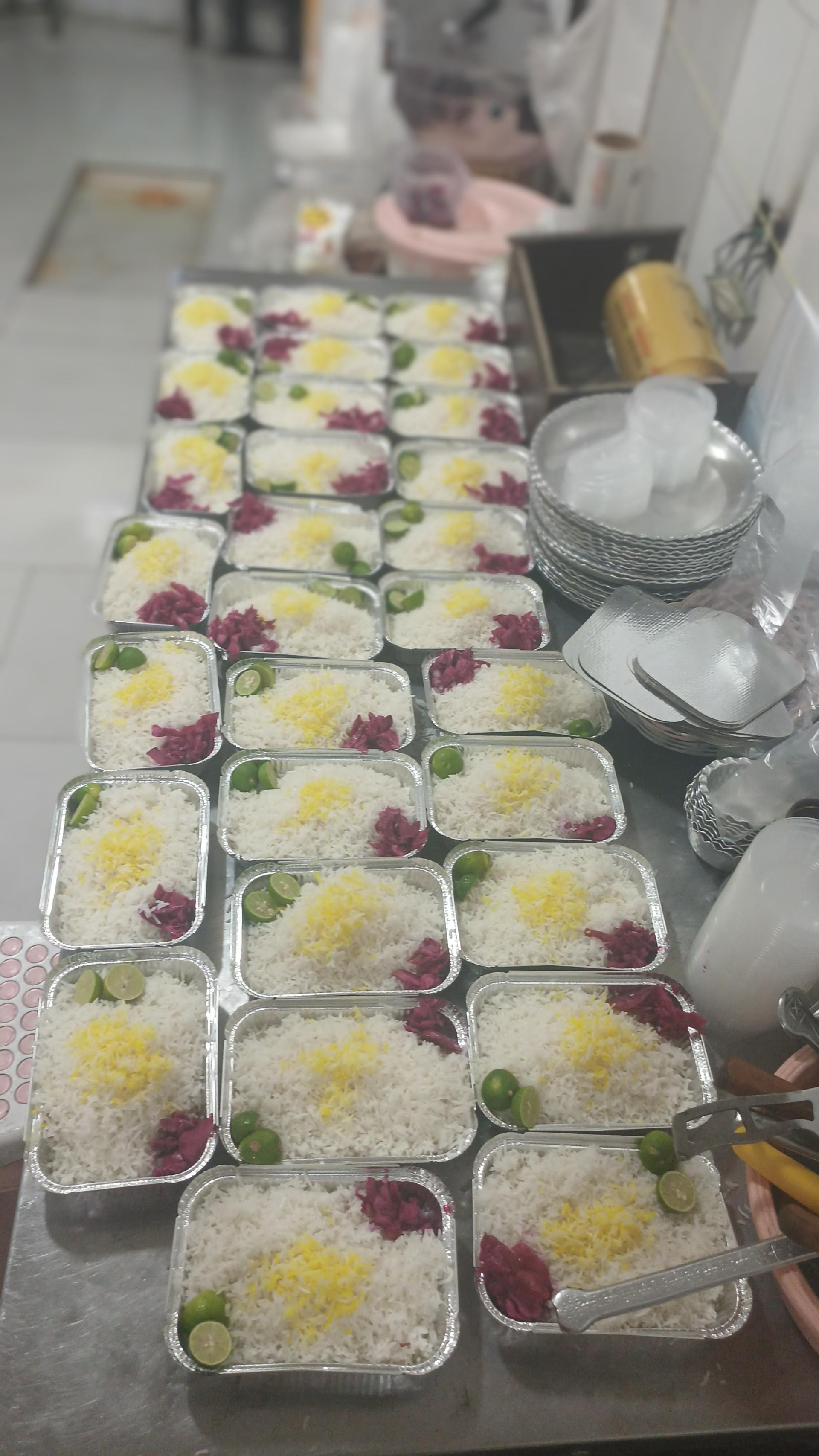 عکس غذا سرای نصف جهان