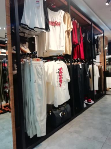 عکس فروشگاه اهواز اوتلت