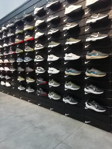 عکس فروشگاه اهواز اوتلت