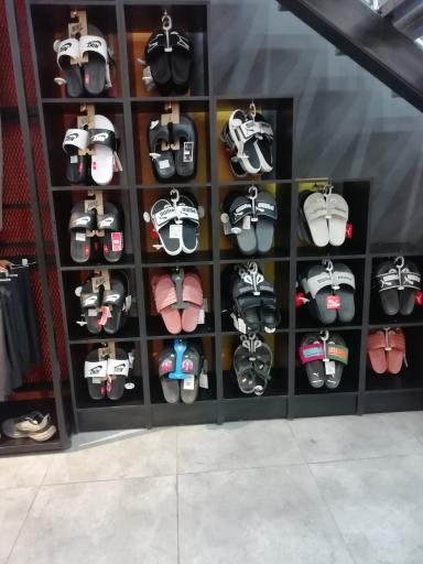 عکس فروشگاه اهواز اوتلت