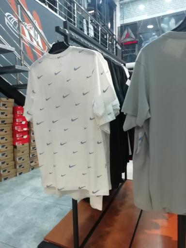 عکس فروشگاه اهواز اوتلت