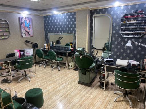 عکس سالن زیبایی پروانه طلایی