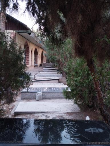 عکس مزار علی اکبر مومنی یگانه
