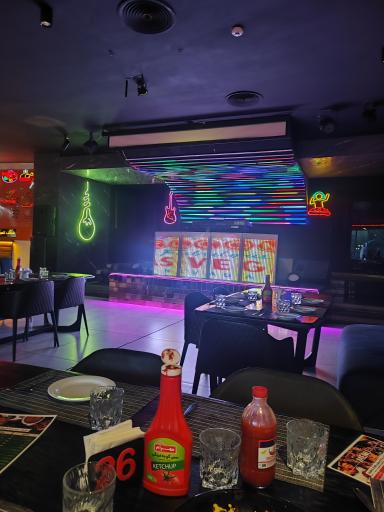 عکس رستوران هشتگ