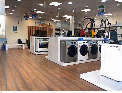 عکس فروشگاه لوازم خانگی اسنوا 