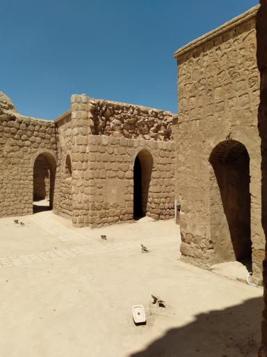 عکس کاخ ساسانی سروستان (شکارگاه بهرام گور)